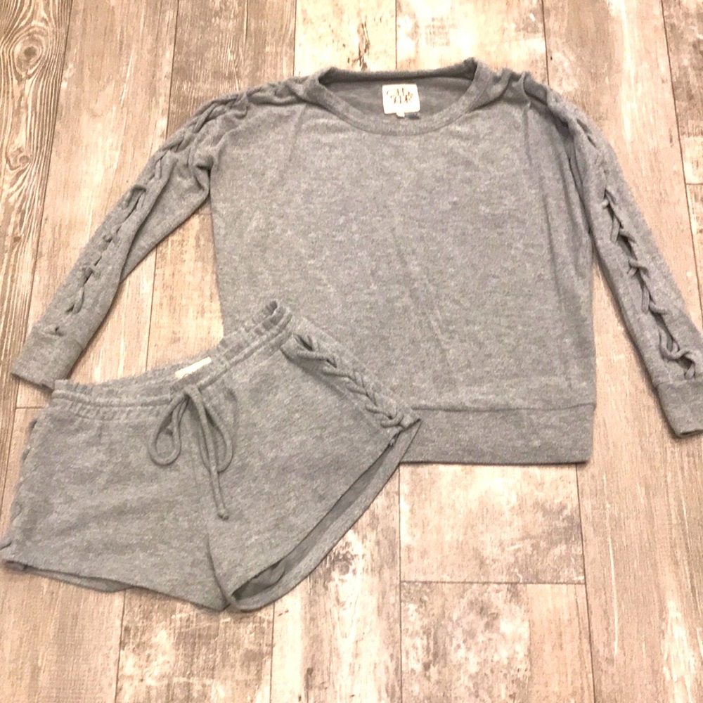 Chaser Tie Knot Sweatshirt XS & Matching Shorts S